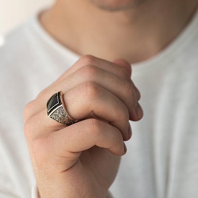 Золота печатка з оніксом і фіанітами к05456 №5