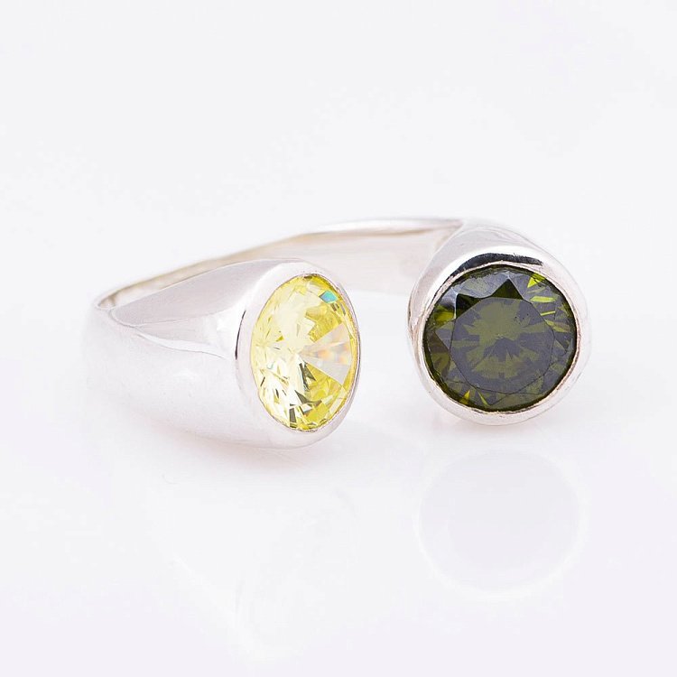 Срібний перстень з фіанітами 111745ж від ювелірного магазину Онікс - 2