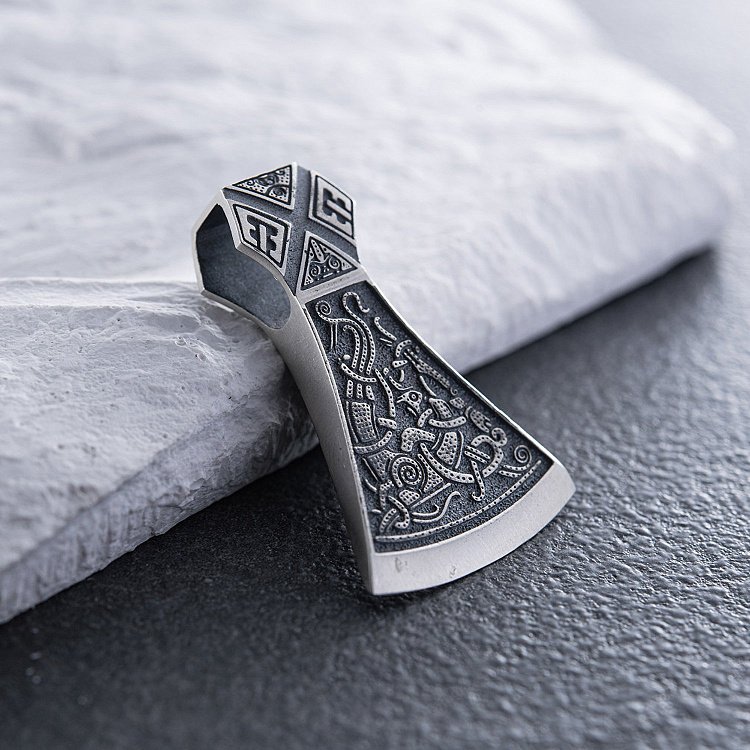 Срібний кулон "Подвійна сокира" 7045 від ювелірного магазину Онікс