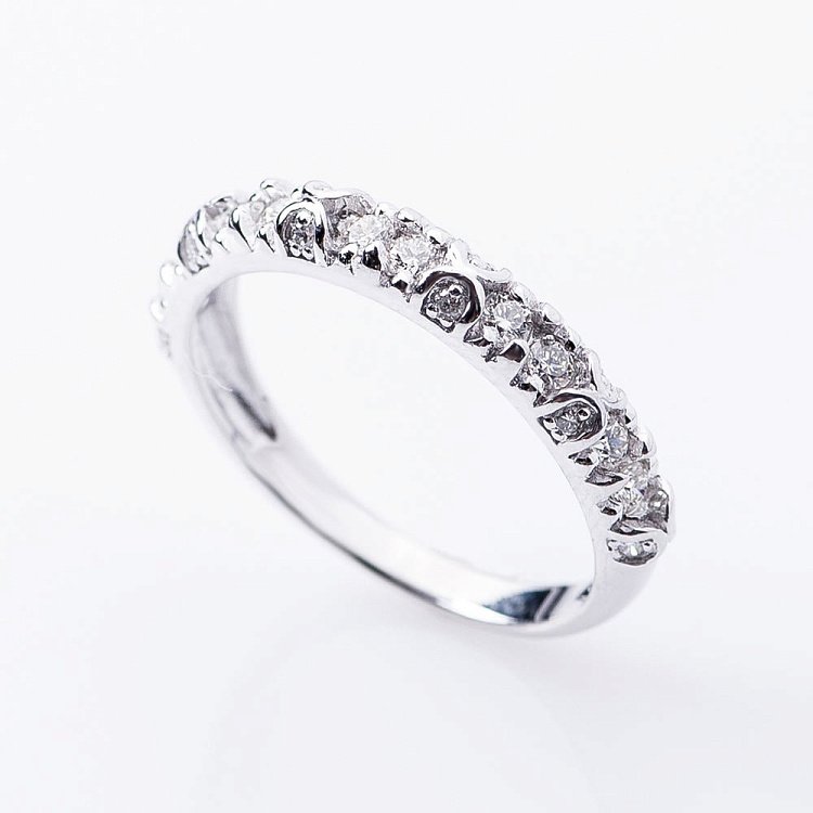 Золотое кольцо с бриллиантами р0122б - 1 Золотое кольцо с бриллиантами р0122б от ювелирного магазина Оникс - 1