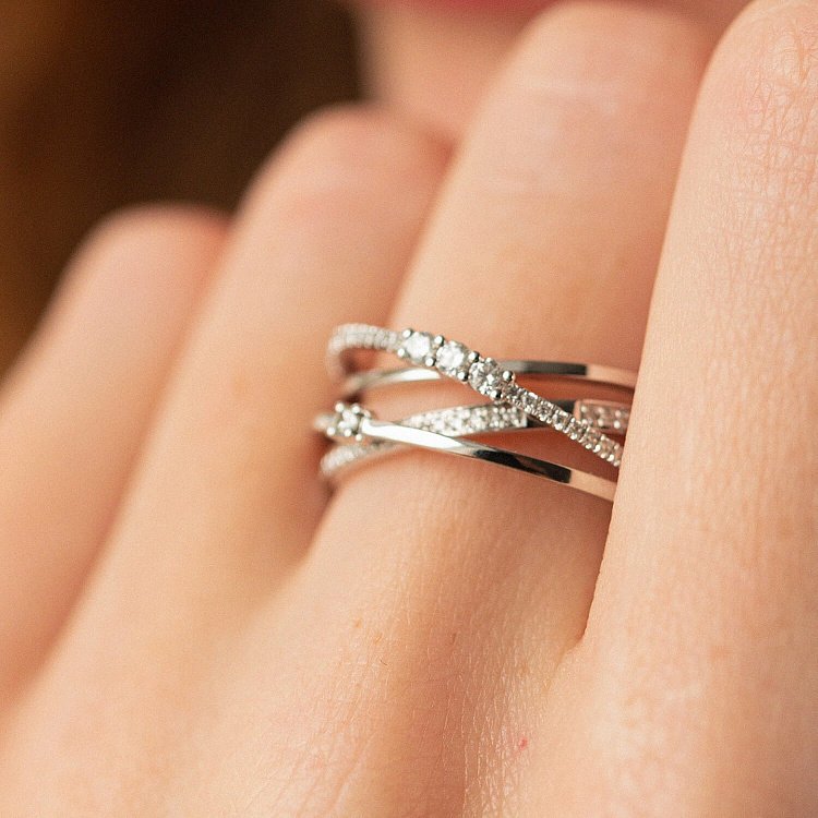 Золотое кольцо с бриллиантами кб0178са - 1 Золотое кольцо с бриллиантами кб0178са от ювелирного магазина Оникс - 1