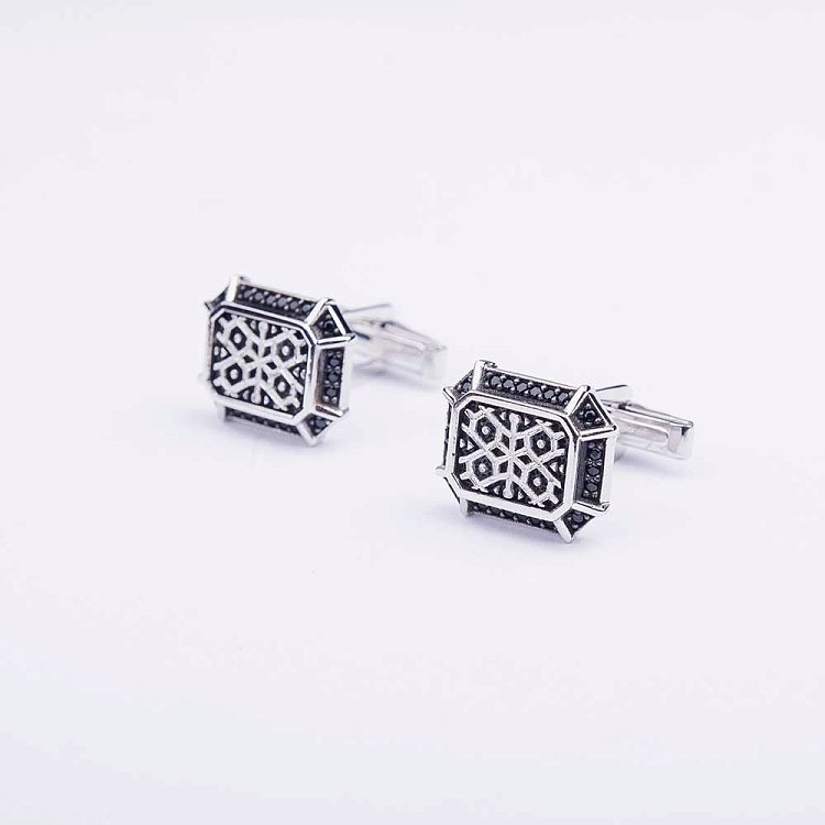 Золотые запонки с фианитами зап00046 от ювелирного магазина Оникс