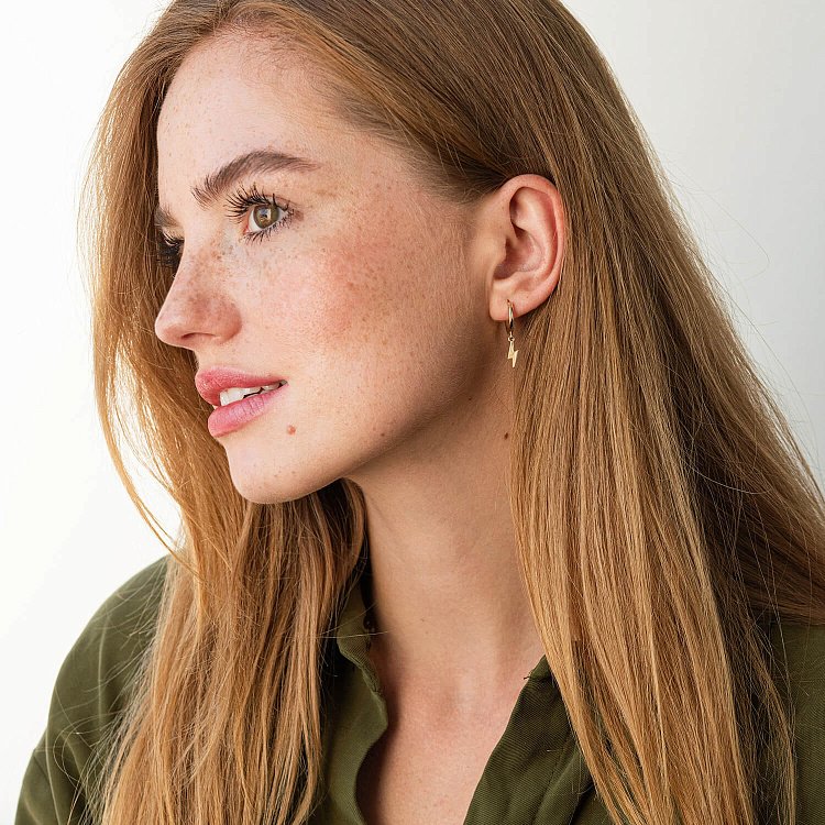 Сережки - кільця "Блискавки" у жовтому золоті с08067 від ювелірного магазину Онікс - 3