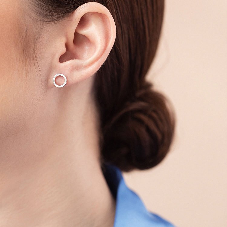 Серьги - пусеты "Круговорот" в белом золоте с08305 от ювелирного магазина Оникс