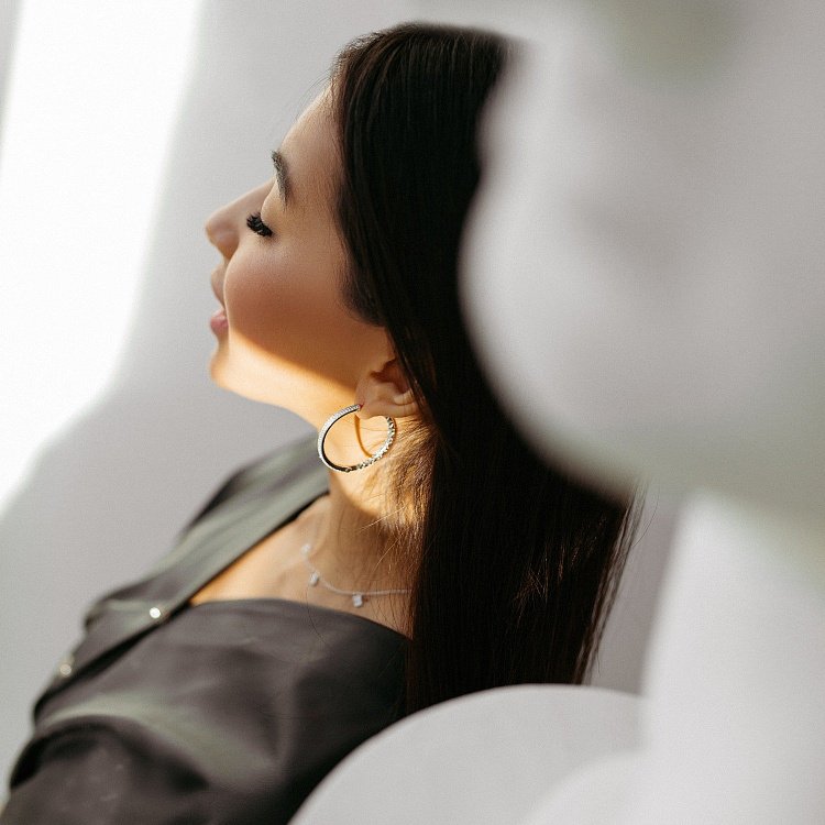 Золотые серьги - кольца с бриллиантами с1117 от ювелирного магазина Оникс - 4