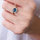 Золотое кольцо с голубым и белыми фианитами к06840 от ювелирного магазина Оникс - 1