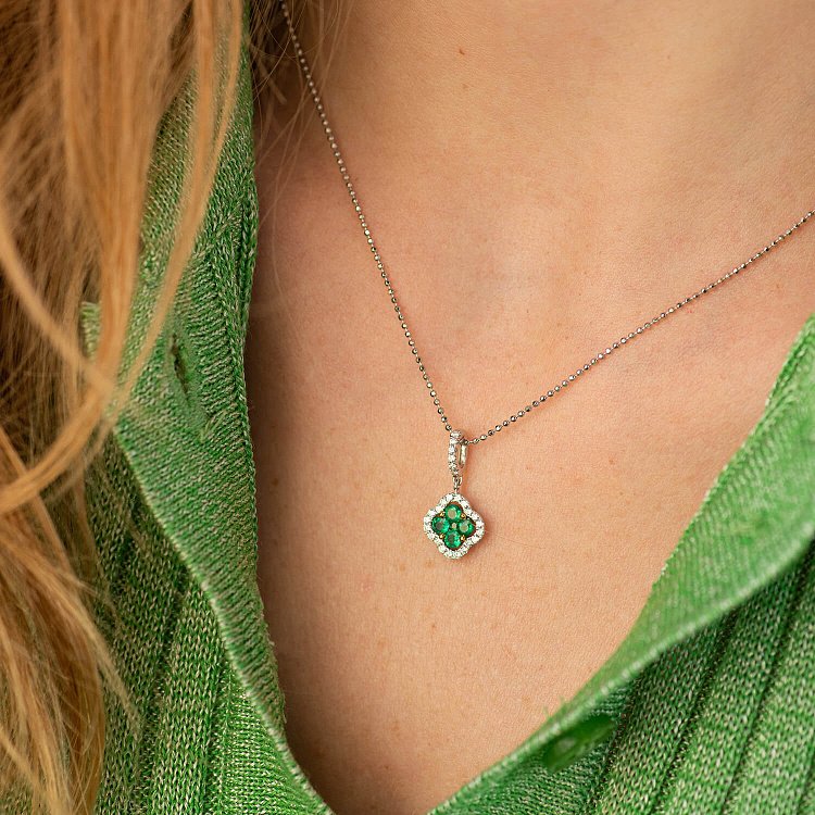 Золотий кулон "Конюшина" зі смарагдами та діамантами пб0319cha від ювелірного магазину Онікс - 1