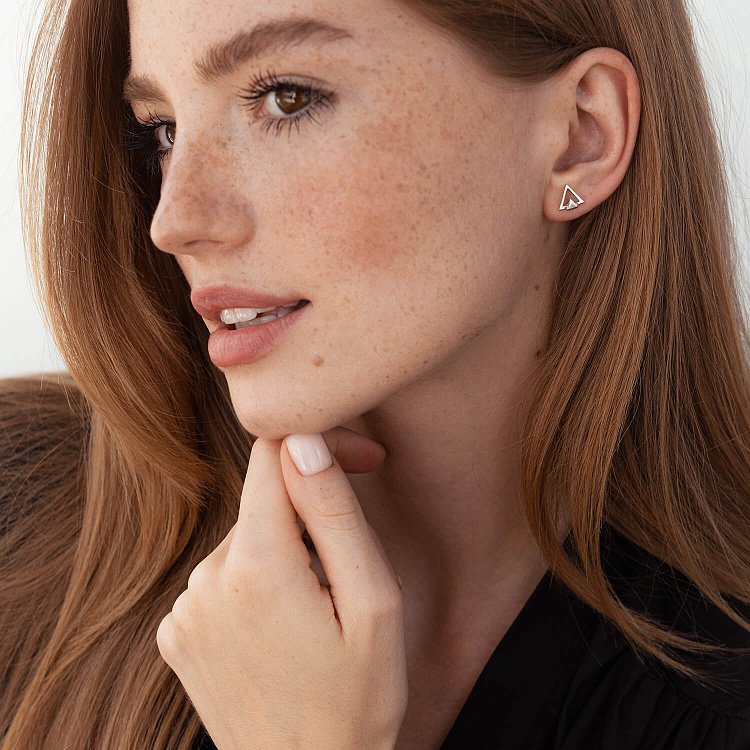 Сережки-пусети "Трикутники" (біле золото) с06979 від ювелірного магазину Онікс - 3