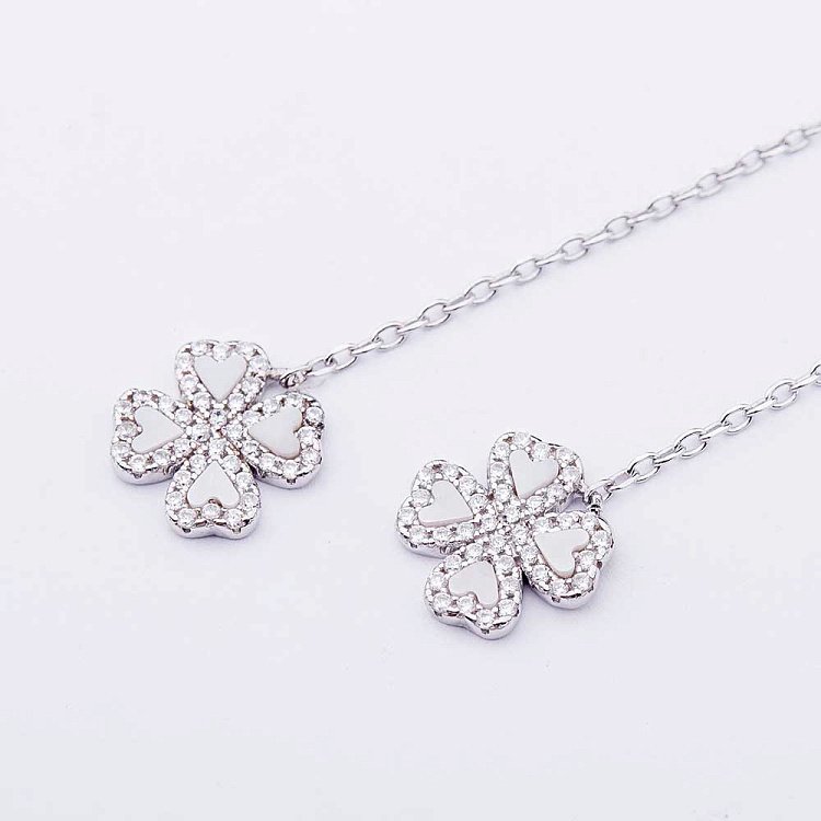 Срібні сережки з перламутром і фіанітами 121745 від ювелірного магазину Онікс - 1