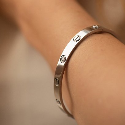 Жесткий браслет "Love" из белого золота (фианит) б03337 №4