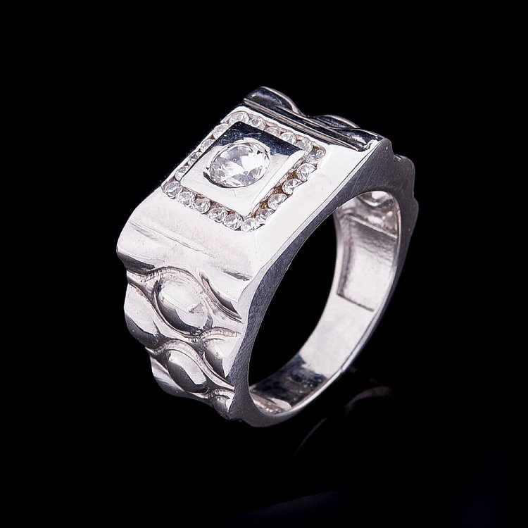 Серебряная печатка с фианиты 111011 от ювелирного магазина Оникс