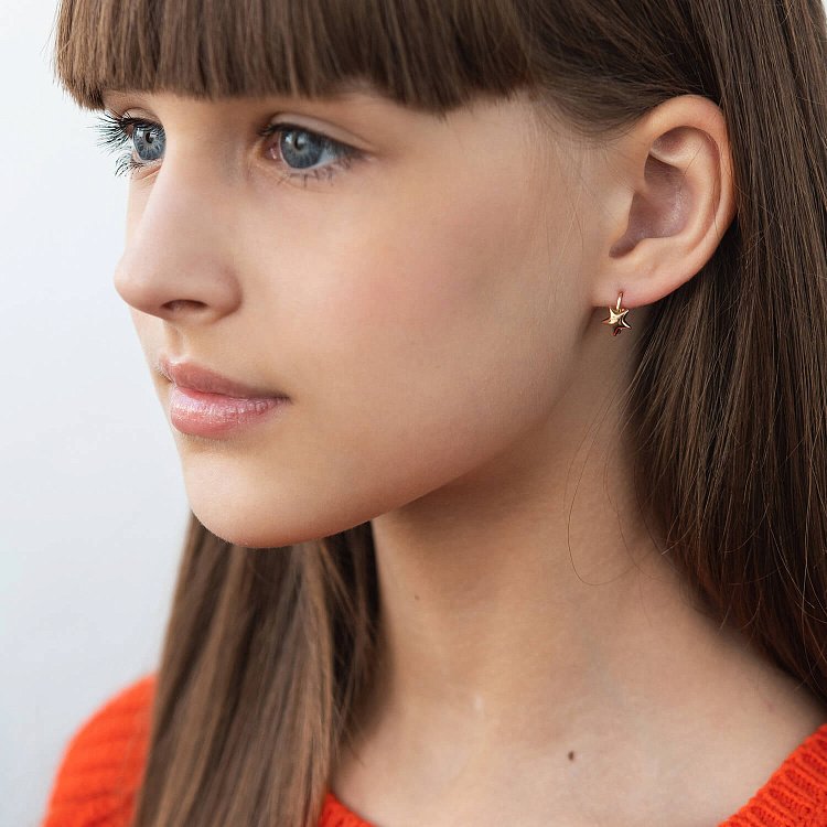 Детские золотые серьги "Звездочки" с05898 от ювелирного магазина Оникс - 1