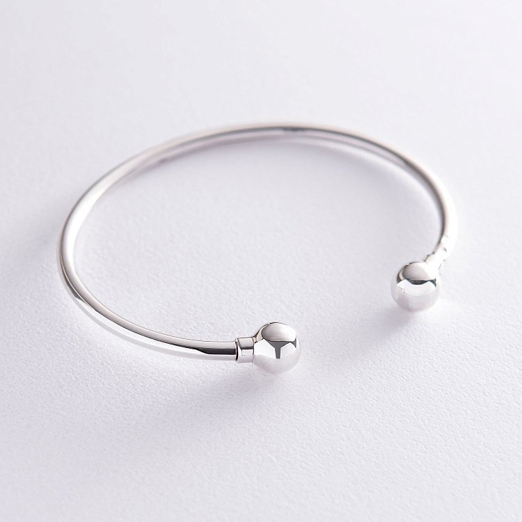 Жесткий серебряный браслет 141477 от ювелирного магазина Оникс