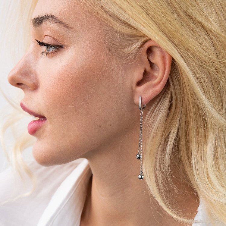 Срібні сережки "Кульки" на ланцюжку 123149 від ювелірного магазину Онікс - 4