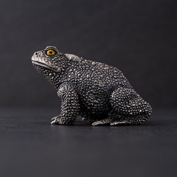 Срібна фігура ручної роботи "Жаба" 23140ж від ювелірного магазину Онікс - 1