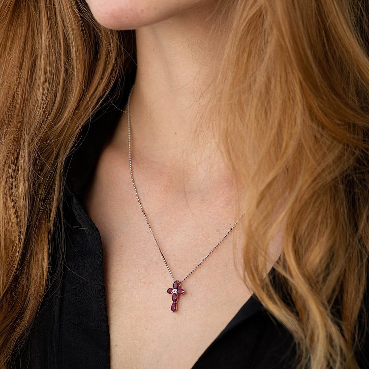 Золотой крестик с рубинами и бриллиантами пб0322nl от ювелирного магазина Оникс - 1