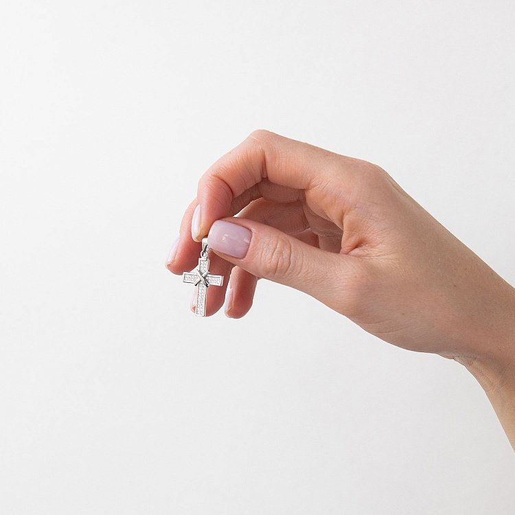 Серебряный крестик с фианитами 132009 от ювелирного магазина Оникс - 1