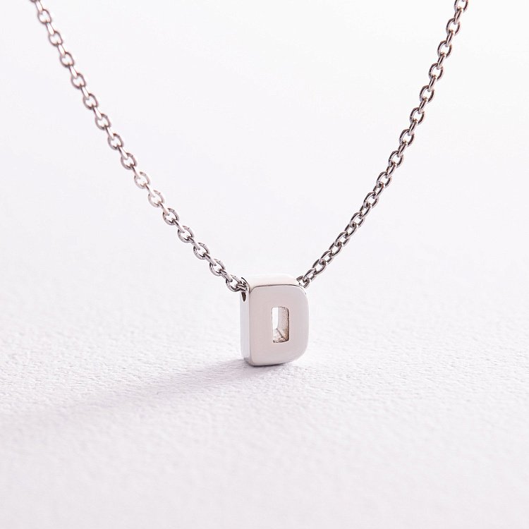 Серебряное колье с буквой "D" 1105 D от ювелирного магазина Оникс
