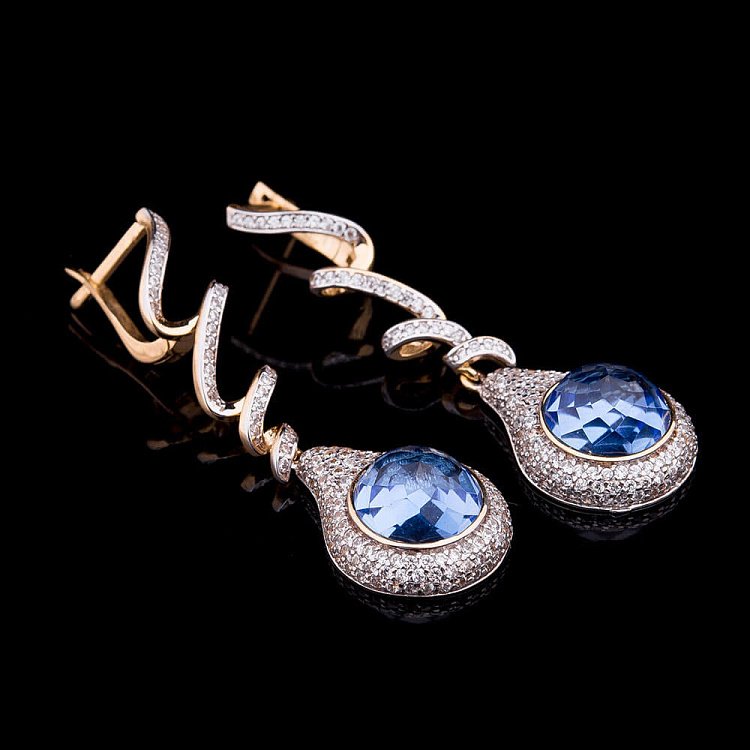 Эксклюзивные серьги с фианитами с03547 от ювелирного магазина Оникс - 1
