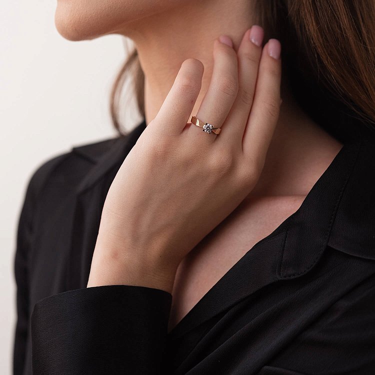 Помолвочное золотое кольцо с фианитом к03947 от ювелирного магазина Оникс - 2