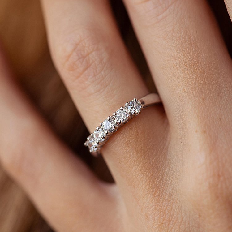 Серебряное кольцо с фианитами 1008 от ювелирного магазина Оникс - 3