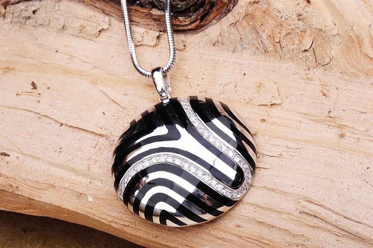 Підвіска (фіаніт, емаль) 131324 від ювелірного магазину Онікс - 1