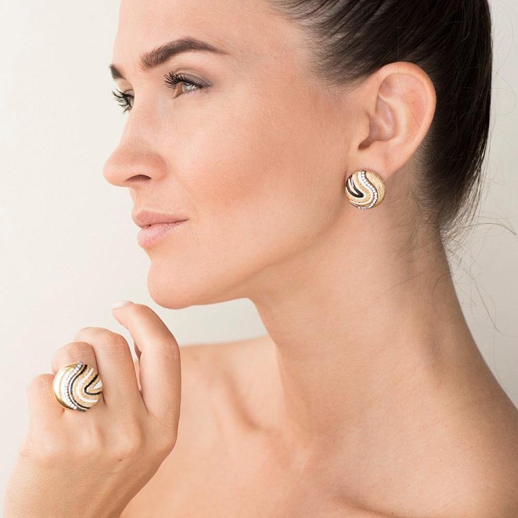 Золота каблучка з фіанітами і емаллю к02703 від ювелірного магазину Онікс - 2