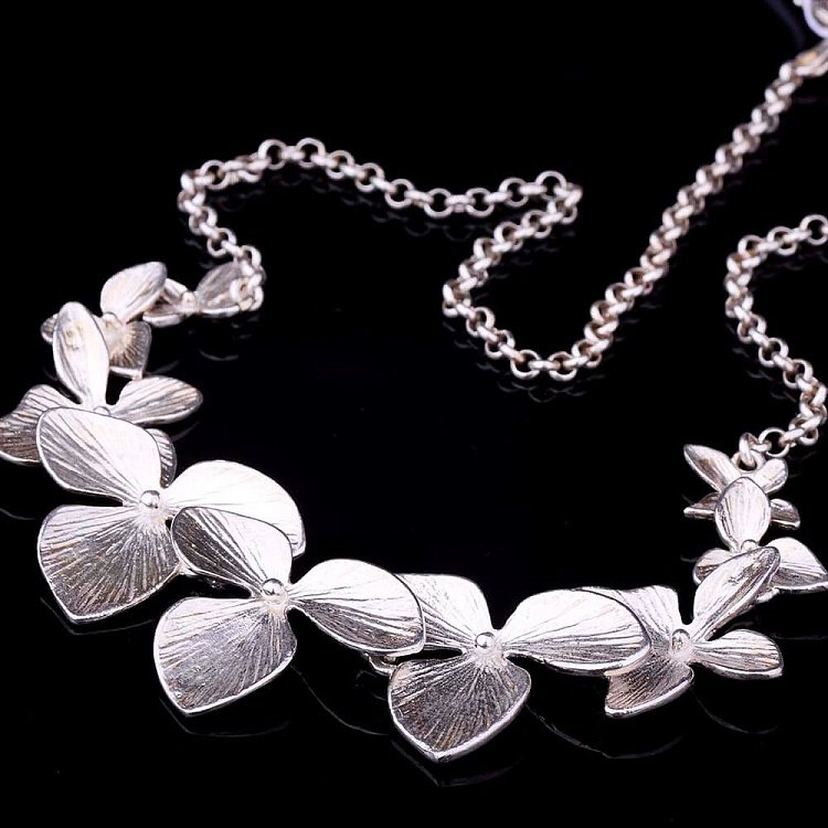 Срібне кольє "Квіточки" 18011 від ювелірного магазину Онікс