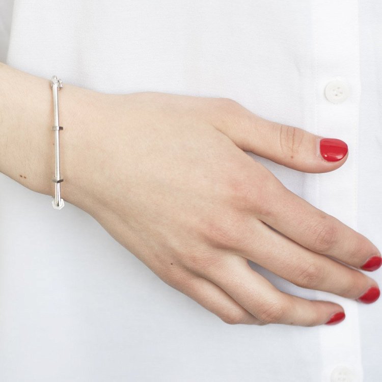 Жорсткий золотий браслет б03694 від ювелірного магазину Онікс - 3