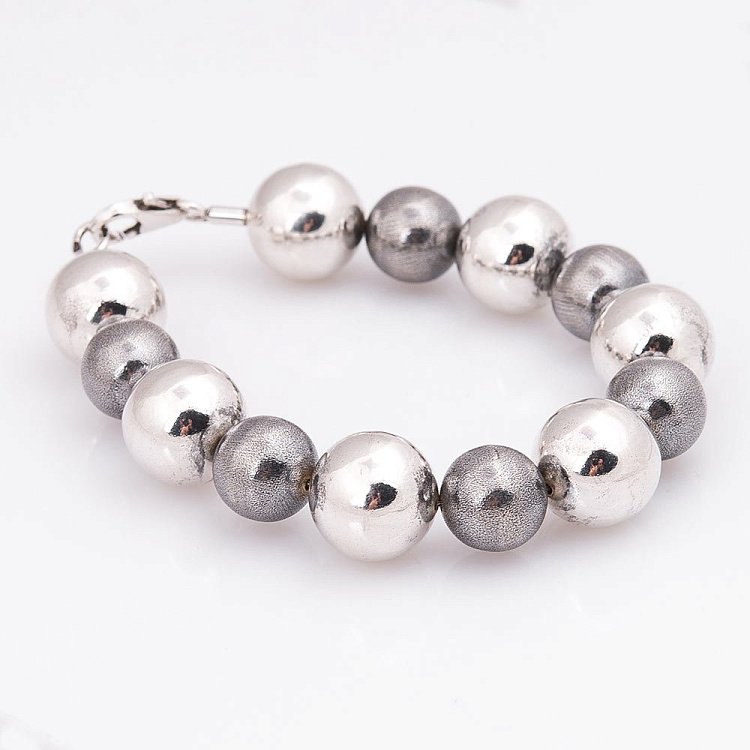 Серебряный браслет с шариками 14162 от ювелирного магазина Оникс