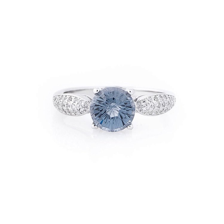 Срібний перстень з фіанітами 112018 - 2 Срібний перстень з фіанітами 112018 від ювелірного магазину Онікс - 2