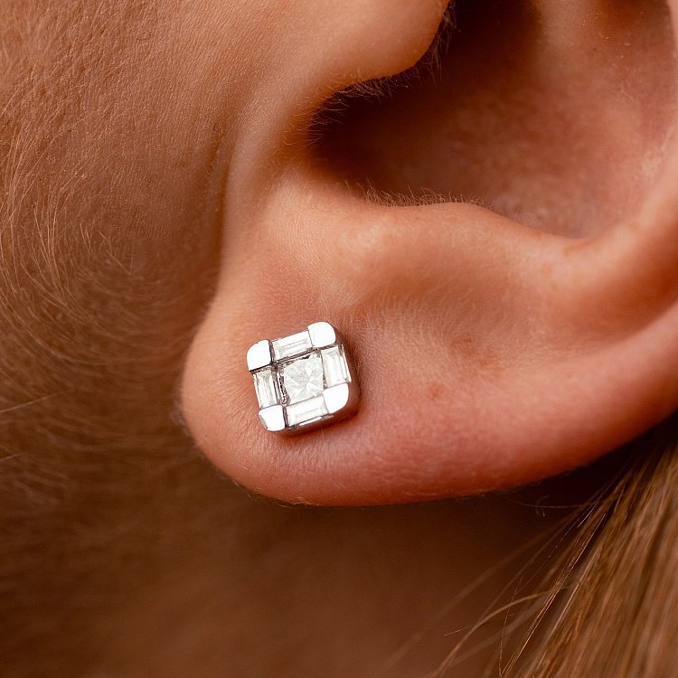 Золотые серьги - пусеты с бриллиантами сб0543cha от ювелирного магазина Оникс - 1