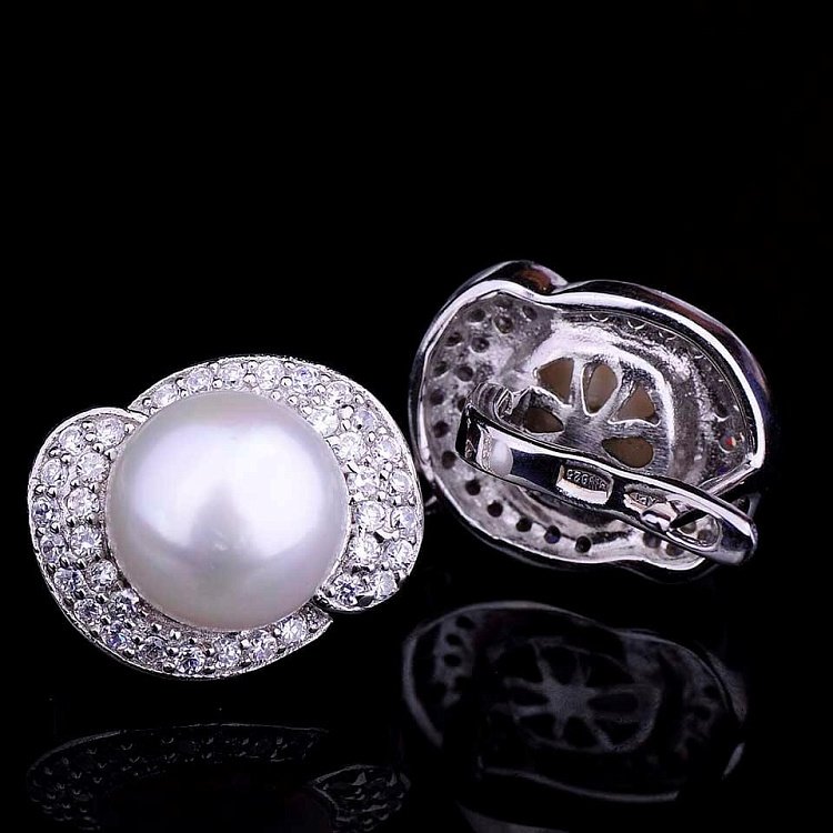 Срібні сережки з фіанітами і культ. прісн. перлами 12942 від ювелірного магазину Онікс