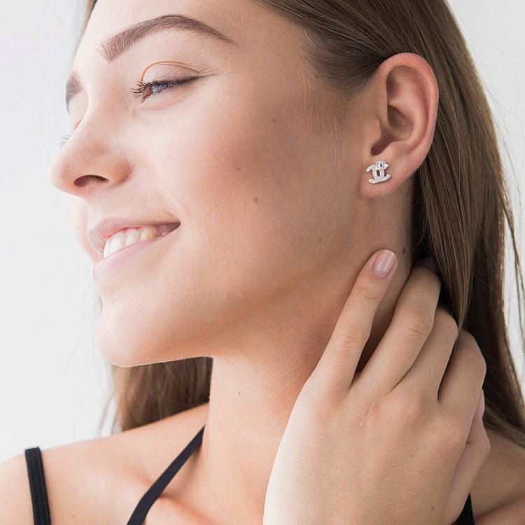 Эксклюзивные серебряные серьги с фианитами 121666 от ювелирного магазина Оникс - 4