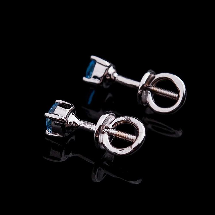 Золотые серьги-гвоздики с голубым топазом СТД2-154 от ювелирного магазина Оникс - 2