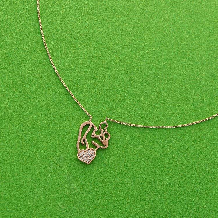 Золоте кольє "Мама з дитиною" (фіаніти)  кол01101 від ювелірного магазину Онікс - 2