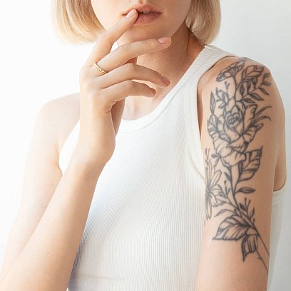 Каблучка "Сердечки" в жовтому золоті (фіаніти) к07060 №5