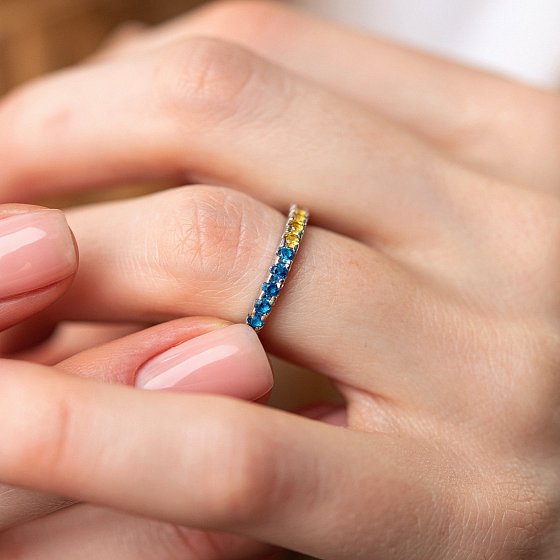 Серебряное кольцо с дорожкой голубых и желтых камней 8152 №4