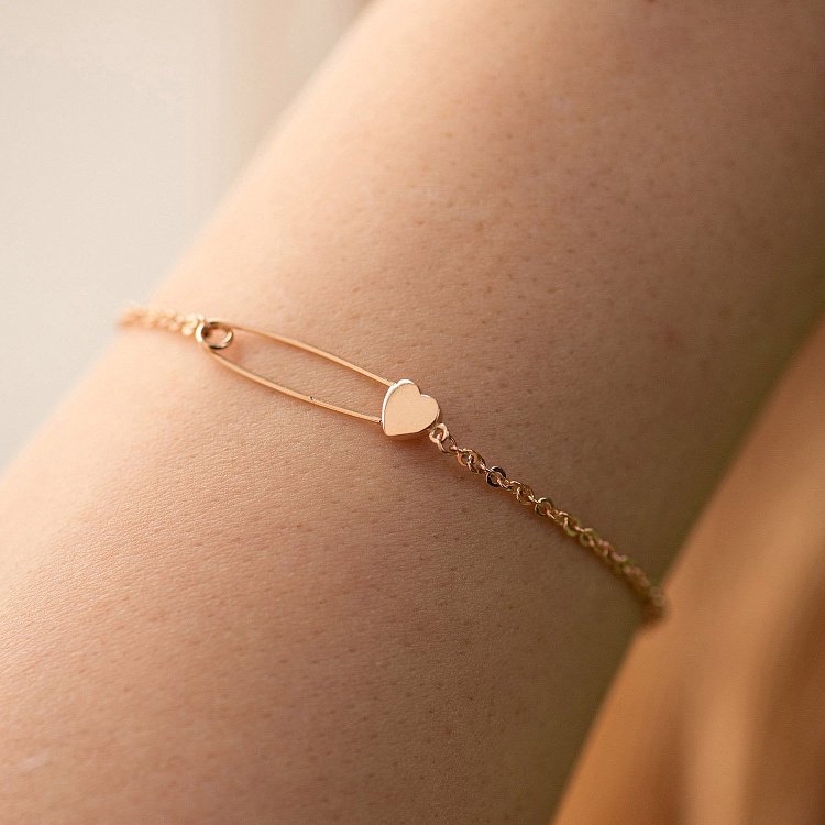 Браслет "Булавка с сердечком" в красном золоте б05447 от ювелирного магазина Оникс - 2