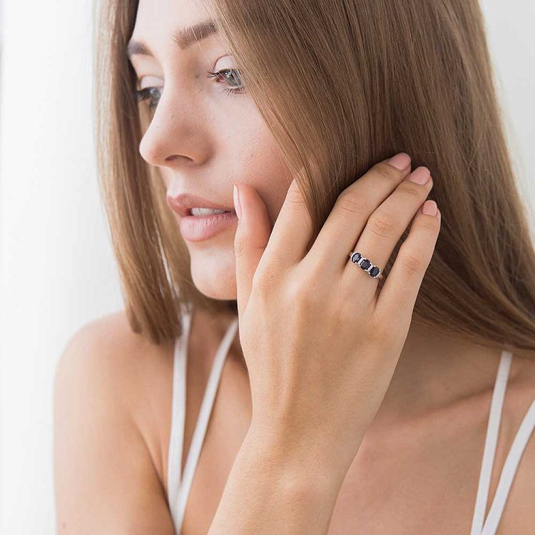 Золотое кольцо с синими сапфирами и бриллиантами R4493S от ювелирного магазина Оникс - 3