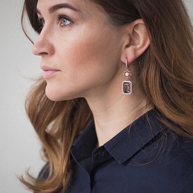 Золотое кольцо с раухтопазом и фианитами 14032082р - 6 Золотое кольцо с раухтопазом и фианитами 14032082р от ювелирного магазина Оникс - 6