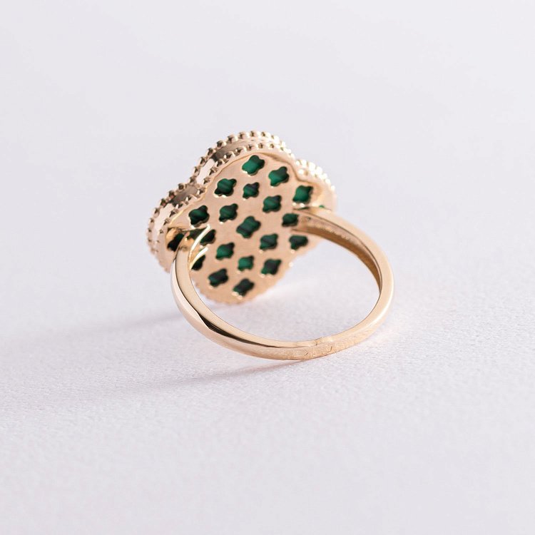 Золотое кольцо "Клевер" с малахитом к06880 от ювелирного магазина Оникс - 3