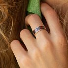 Золотое обручальное кольцо "Вышиванка" с эмалью 230141100 от ювелирного магазина Оникс - 1