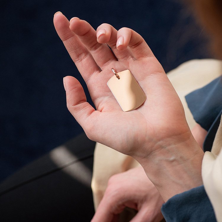 Большой золотой жетон (возможна гравировка) п04062 от ювелирного магазина Оникс - 4