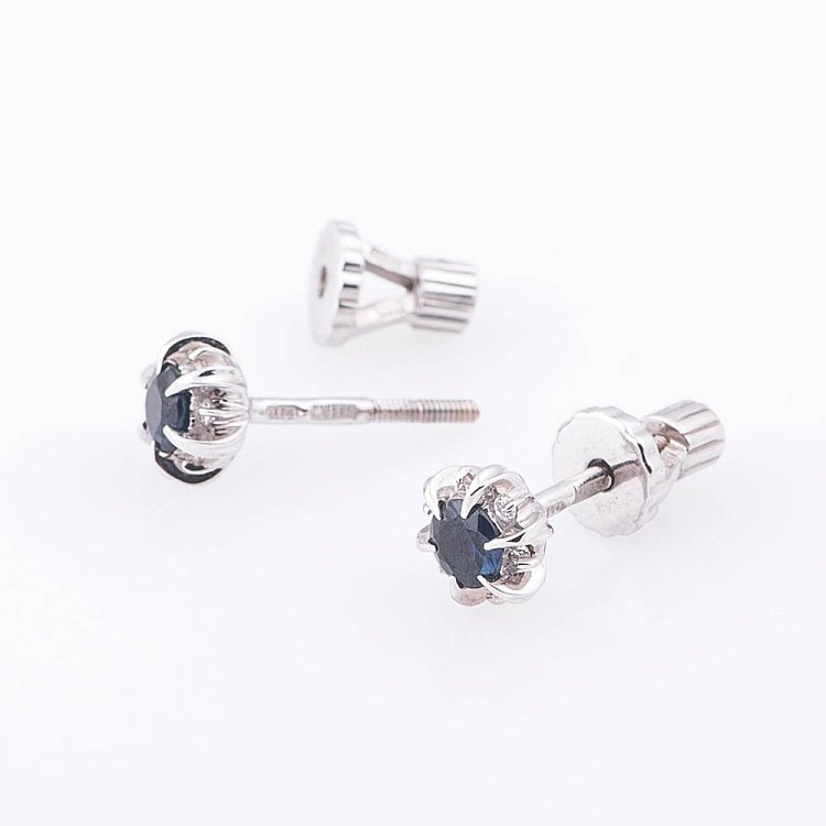 Золоті сережки-пусети з сапфіром і діамантами 23298 від ювелірного магазину Онікс - 1