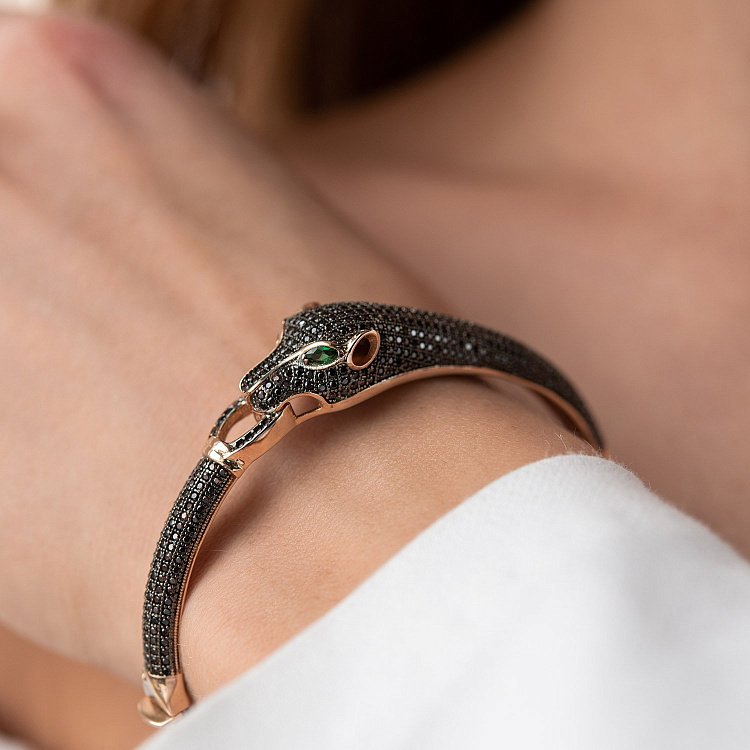 Жесткий золотой браслет "Пантера" с фианитами б04768 от ювелирного магазина Оникс - 1