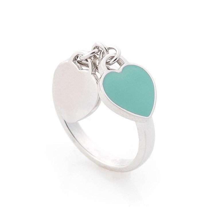 Срібний перстень "Сердечка з емаллю" 112056 від ювелірного магазину Онікс