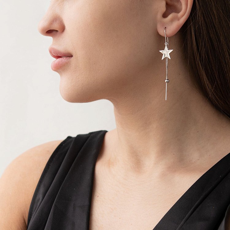 Серебряные серьги - протяжки "Звездочки" 122685 от ювелирного магазина Оникс - 1