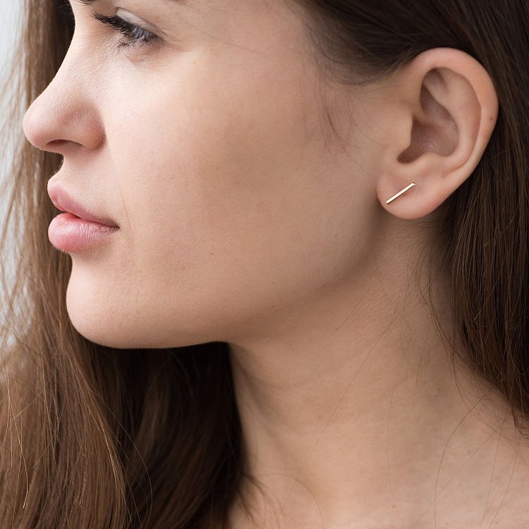 Золоті сережки-пусети "Мінімум" с06689 від ювелірного магазину Онікс - 1