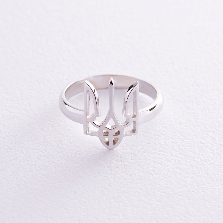 Каблучка "Герб України - Тризуб" у білому золоті к07355 від ювелірного магазину Онікс